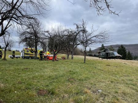 Pomoč poškodovani osebi in transport s helikopterjem, 26.12.2023